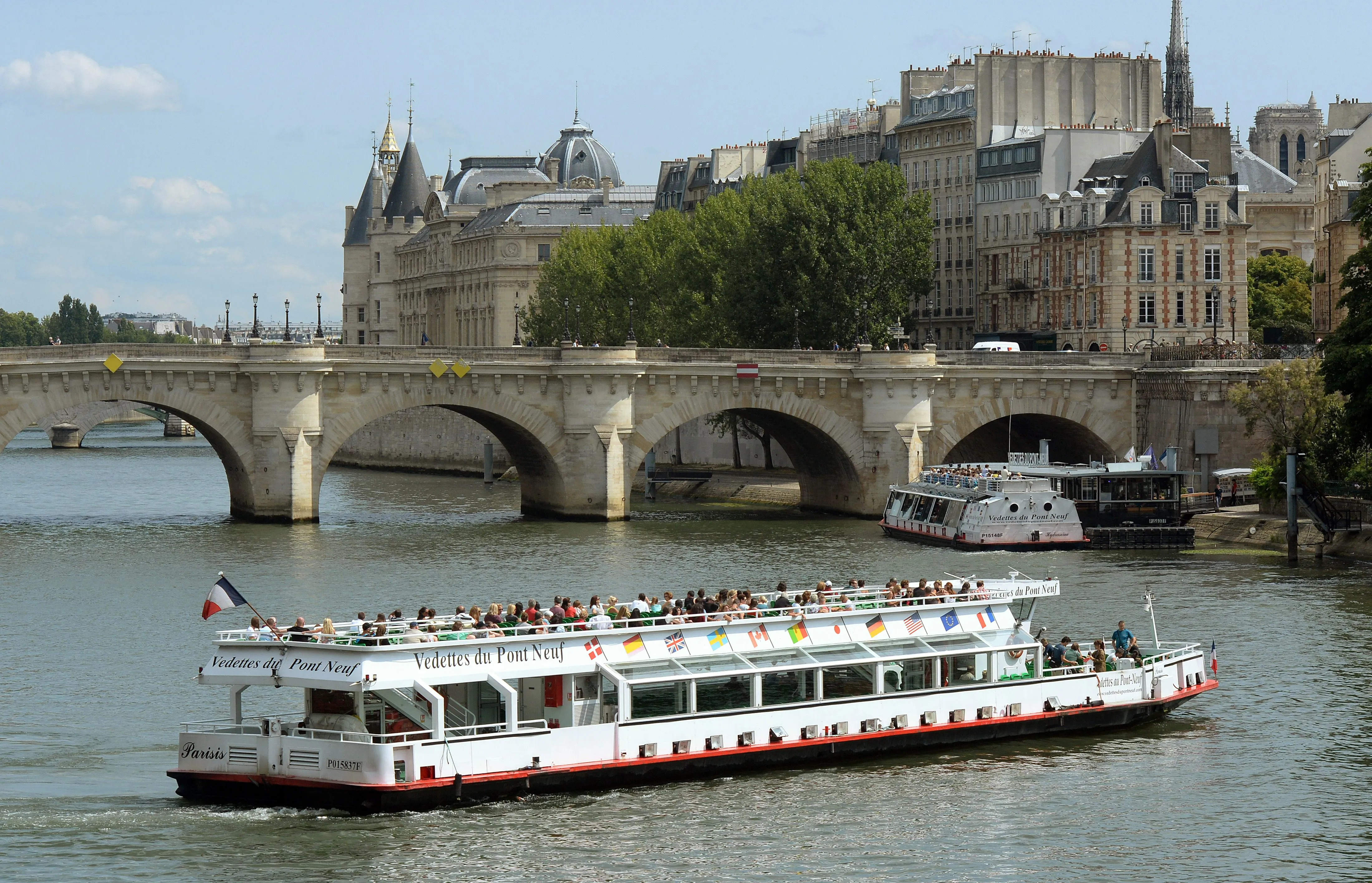 Bateaux‑Mouches vs Bateaux Parisiens vs Vedettes du Pont Neuf: Which Cruise Is Best?